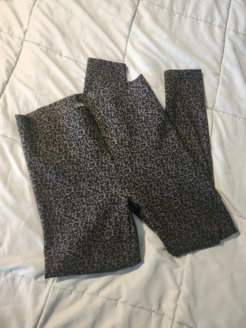 LEGGINGS - Loft, Gray Leopard Print Lady's Bottoms